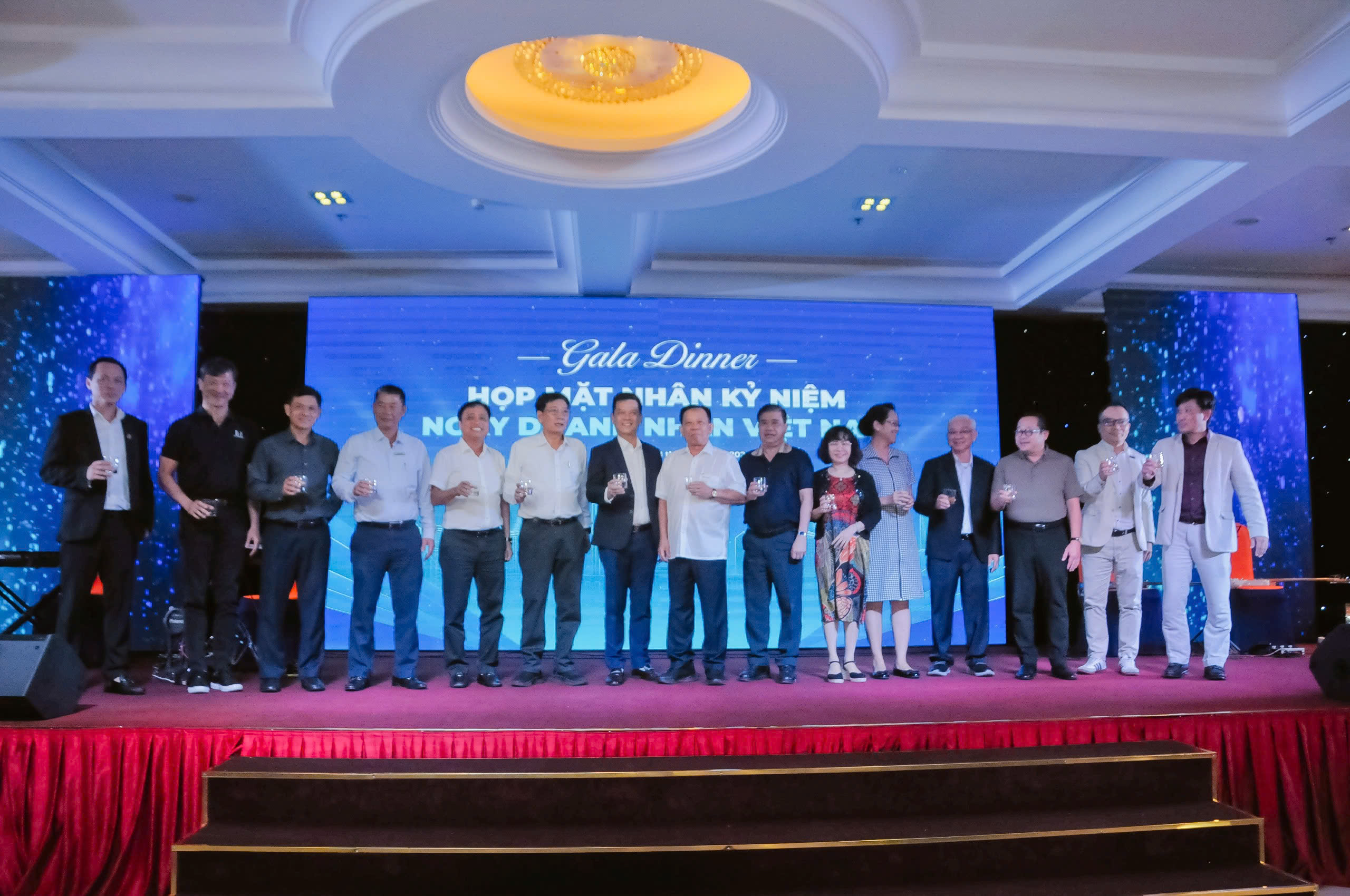 vrec-hrec-ky-nie-m-20-nam-nga-y-doanh-nhan-vie-t-nam