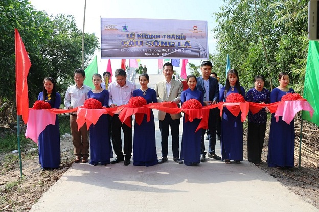 CÂU LẠC BỘ BẤT ĐỘNG SẢN TP.HCM (HREC) TÀI TRỢ XÂY HAI CÂY CẦU NÔNG THÔN Ở HẬU GIANG