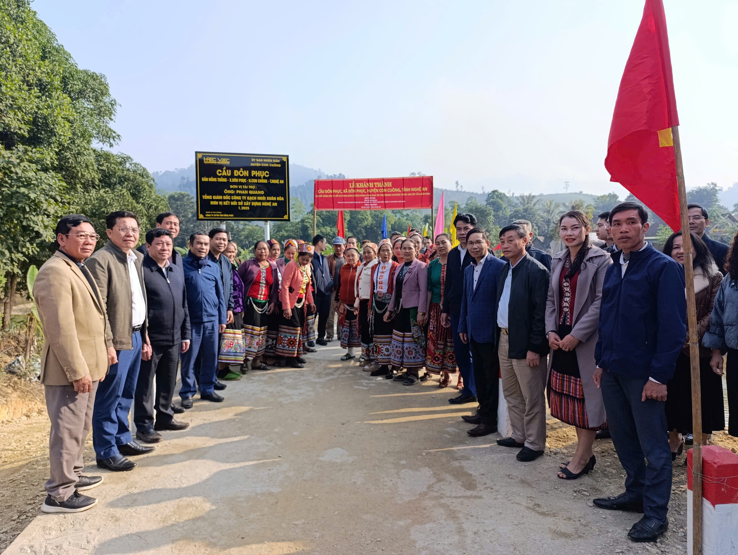 KHÁNH THÀNH CẦU TỪ THIỆN ĐÔN PHỤC TẠI HUYỆN CON CUÔNG, TỈNH NGHỆ AN HƠN 1,5 TỶ ĐỒNG