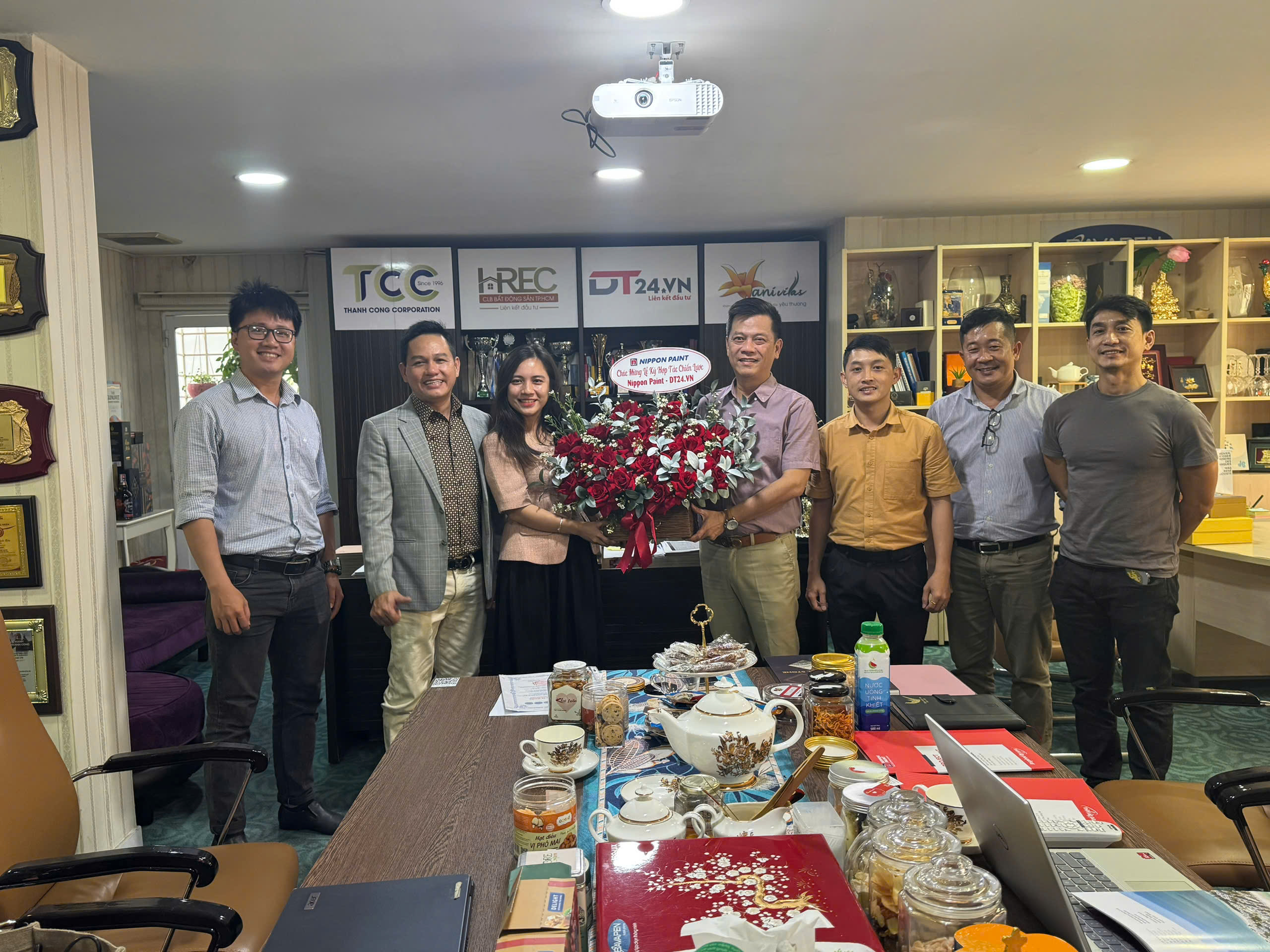 BUỔI LỄ KÝ KẾT HỢP TÁC GIỮA DT24.VN VÀ NIPPON PAINT: ĐÁNH DẤU BƯỚC NGOẶT LỚN TRONG PHÁT TRIỂN KINH DOANH BẤT ĐỘNG SẢN