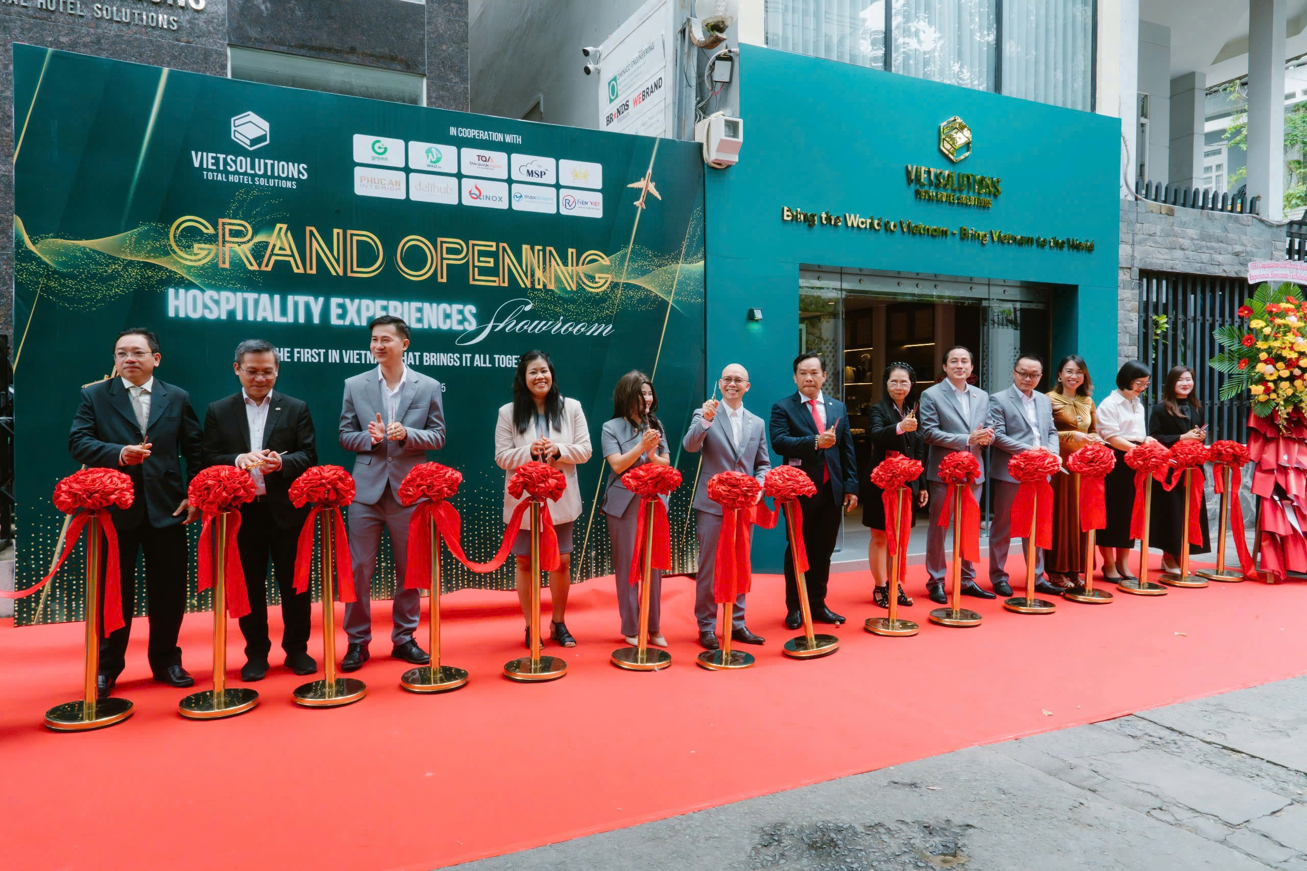 HOẠT ĐỘNG DOANH NGHIỆP HỘI VIÊN: VIETSOLUTIONS CHÍNH THỨC KHAI TRƯƠNG HOSPITALITY EXPERIENCES SHOWROOM – CỘT MỐC MỚI TRONG HÀNH TRÌNH NÂNG TẦM NGÀNH DU LỊCH KHÁCH SẠN VIỆT NAM