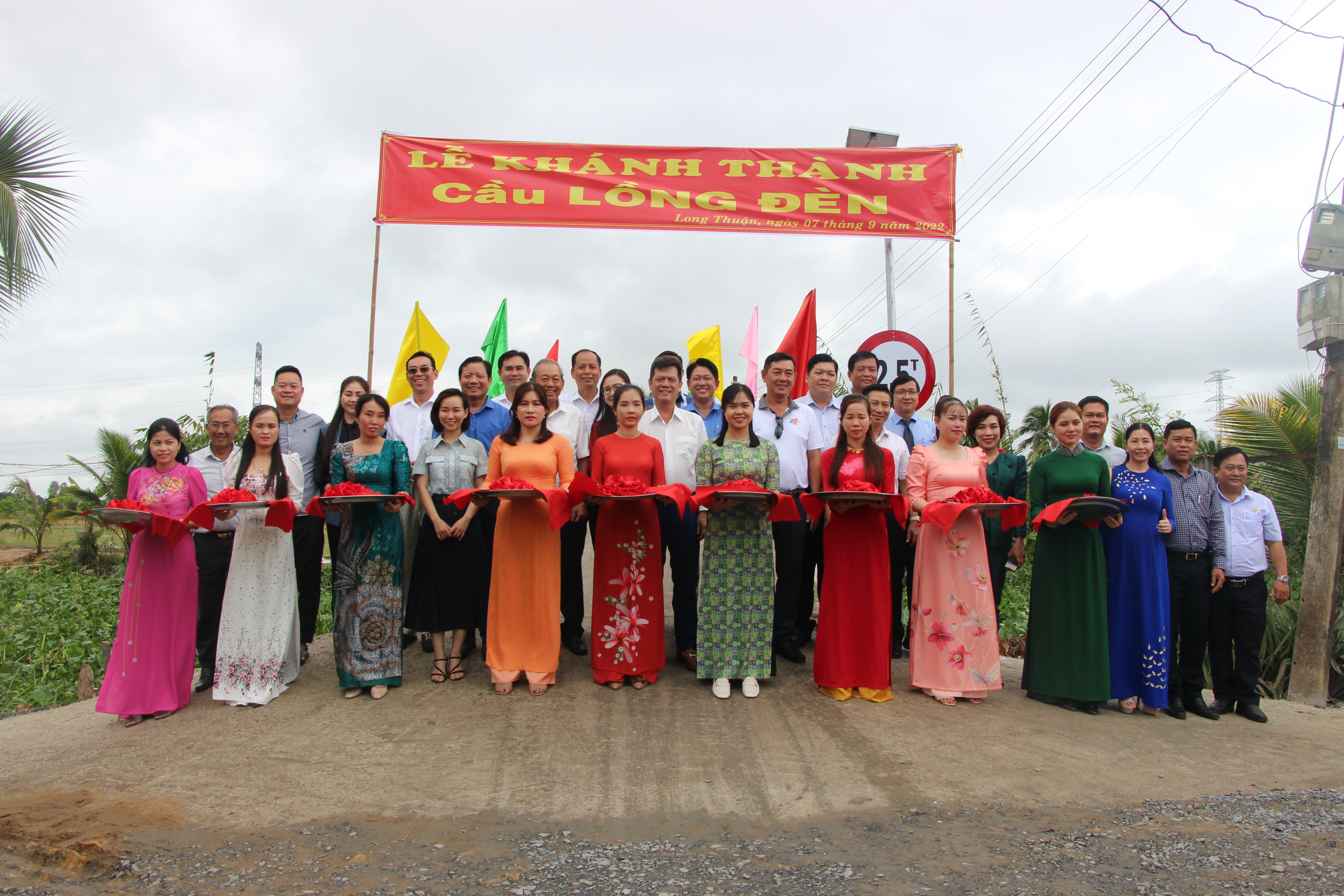 CHƯƠNG TRÌNH " LỄ KHÁNH THÀNH CẦU LỒNG ĐÈN & KHỞI CÔNG CẦU BÀ BIÊN" TẠI TỈNH LONG AN KINH PHÍ LÊN ĐẾN 1 TỶ ĐỒNG