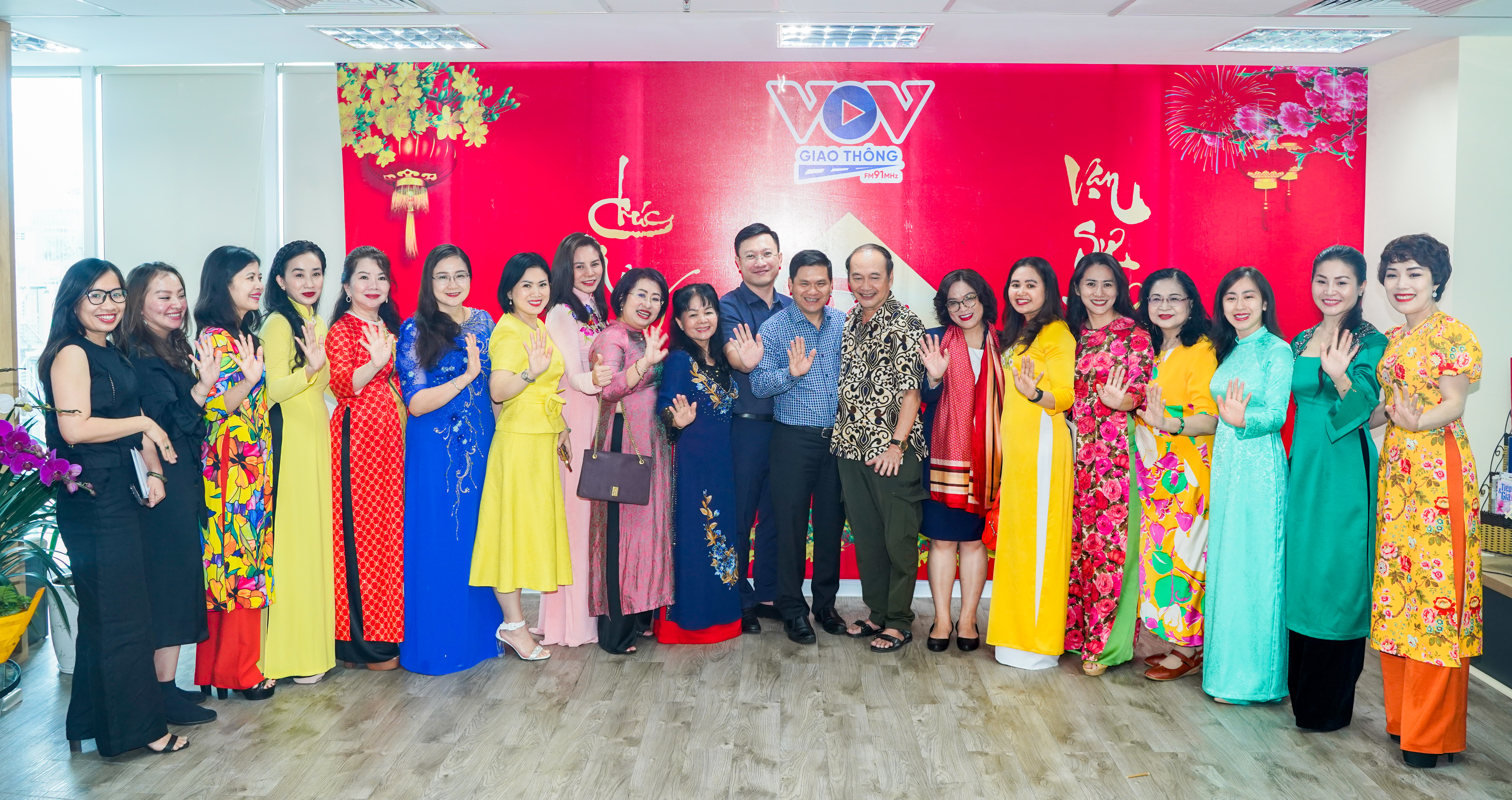 CÁC NỮ DOANH NHÂN CLB GIAO LƯU CÙNG BAN LÃNH ĐẠO KÊNH VOV GIAO THÔNG - ĐÀI TIẾNG NÓI VIỆT NAM