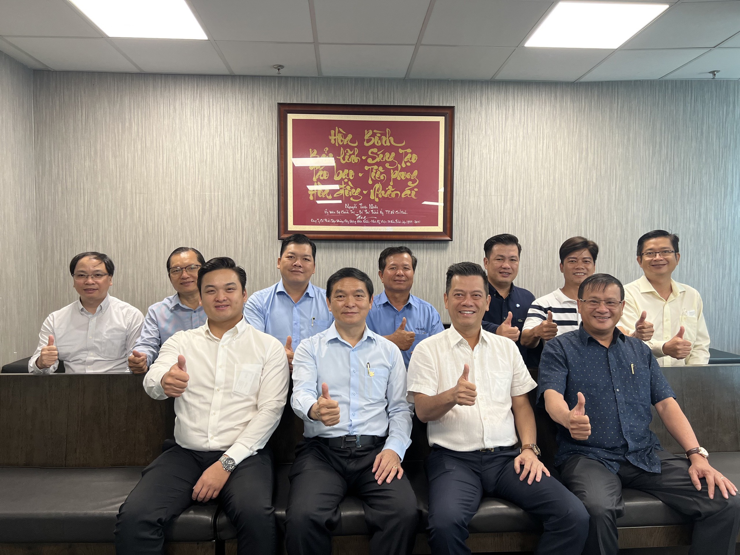 ĐOÀN CÂU LẠC BỘ BẤT ĐỘNG SẢN VIỆT NAM (VREC) VÀ TP. HCM (HREC) ĐÃ TỔ CHỨC CHUYẾN ĐI THĂM VÀ CHÚC TẾT ĐẦU XUÂN ĐẾN QUÝ DOANH NHÂN VÀ QUÝ ĐỐI TÁC.