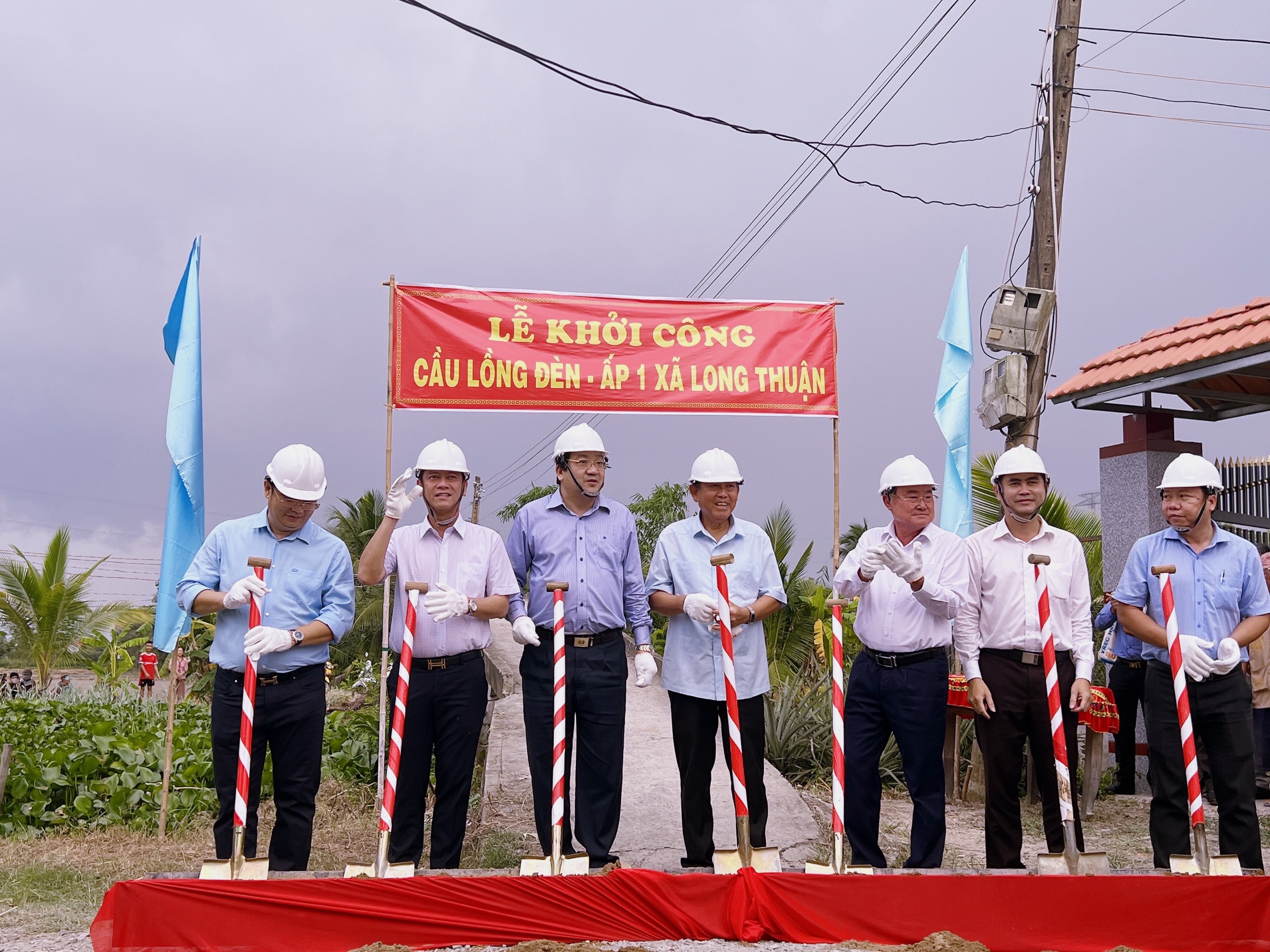 CLB BĐS VREC & HREC ĐÃ TỔ CHỨC LỄ KHỞI CÔNG CẦU LỒNG ĐÈN VỚI TỔNG KINH PHÍ GẦN 500 TRIỆU ĐỒNG