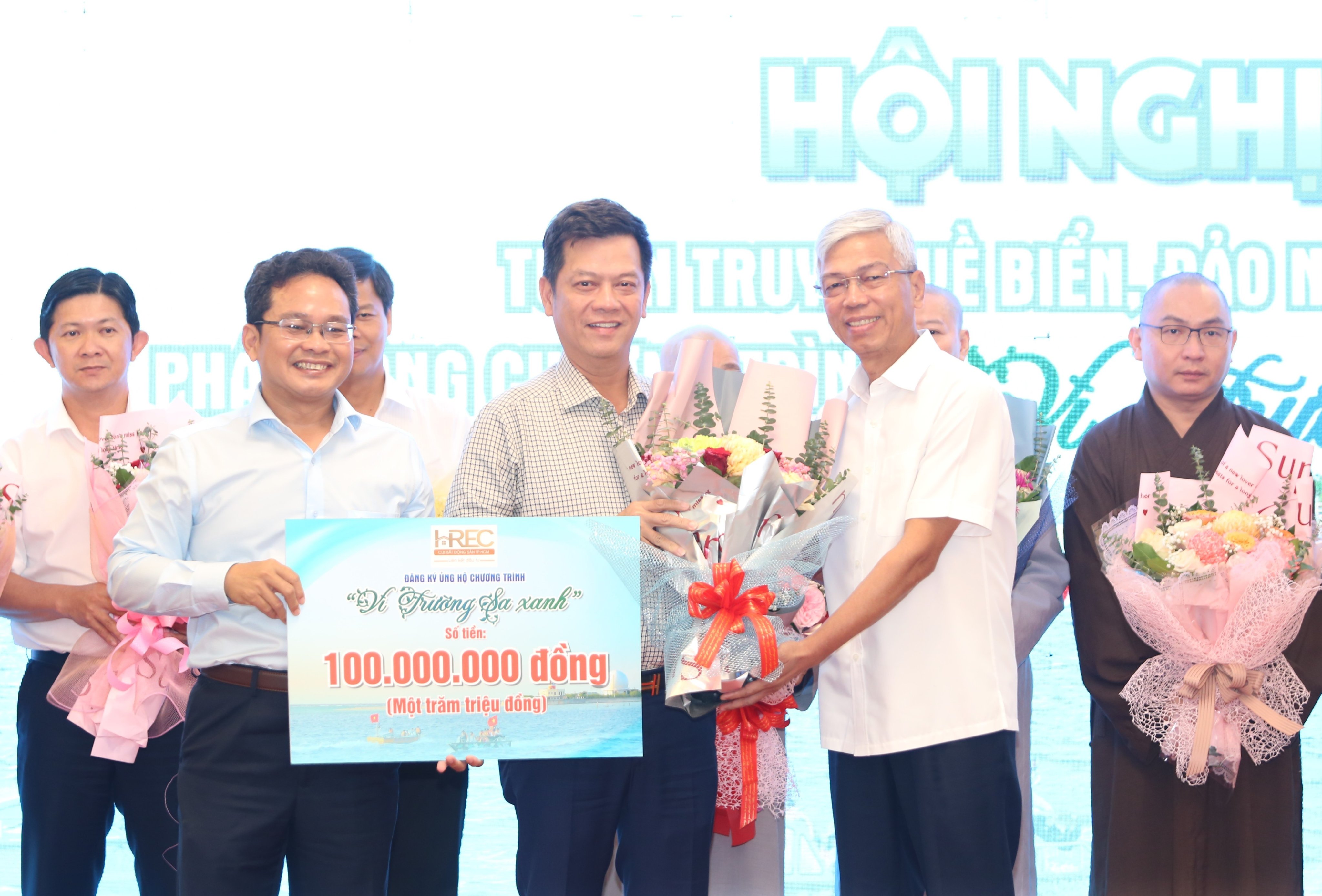 CÂU LẠC BỘ BẤT ĐỘNG SẢN TP.HCM TÀI TRỢ 100 TRIỆU ĐỒNG CHO QUỸ “VÌ BIỂN ĐẢO QUÊ HƯƠNG - VÌ TUYẾN ĐẦU TỔ QUỐC”