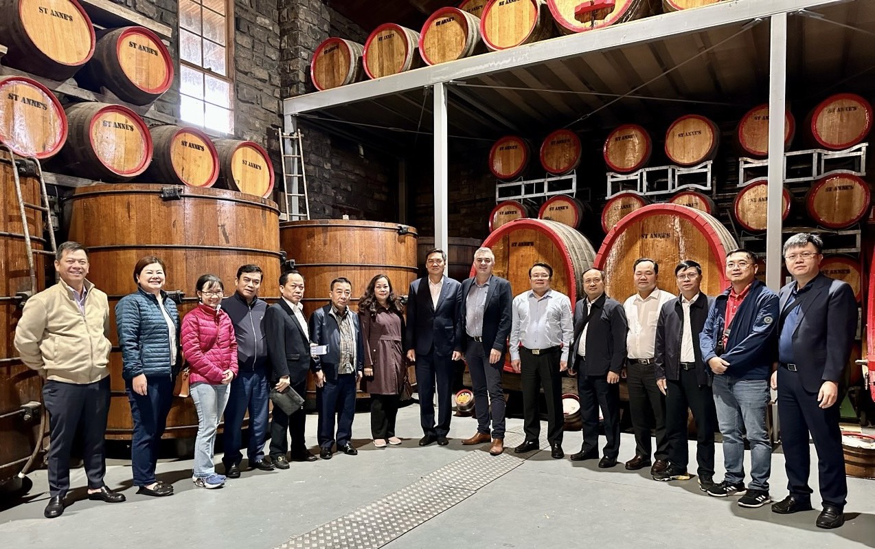 VREC CÙNG ĐOÀN LÃNH ĐẠO TỈNH NGHỆ AN THĂM TRANG TRẠI CÔNG NGHỆ CAO Ở AUSTRALIA