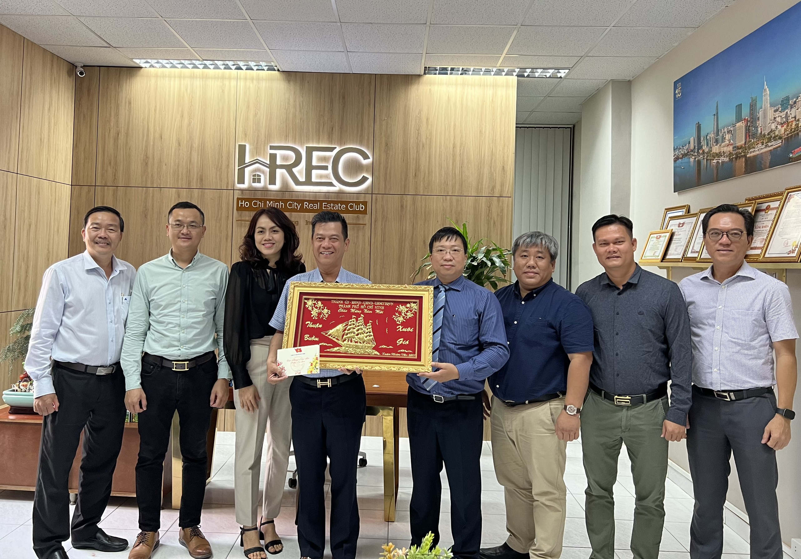 ĐOÀN ĐẠI BIỂU THÀNH PHỐ ĐẾN THĂM VÀ CHÚC TẾT CLB BẤT ĐỘNG SẢN VIỆT NAM (VREC) VÀ CLB BẤT ĐỘNG SẢN THÀNH PHỐ HỒ CHÍ MINH (HREC).