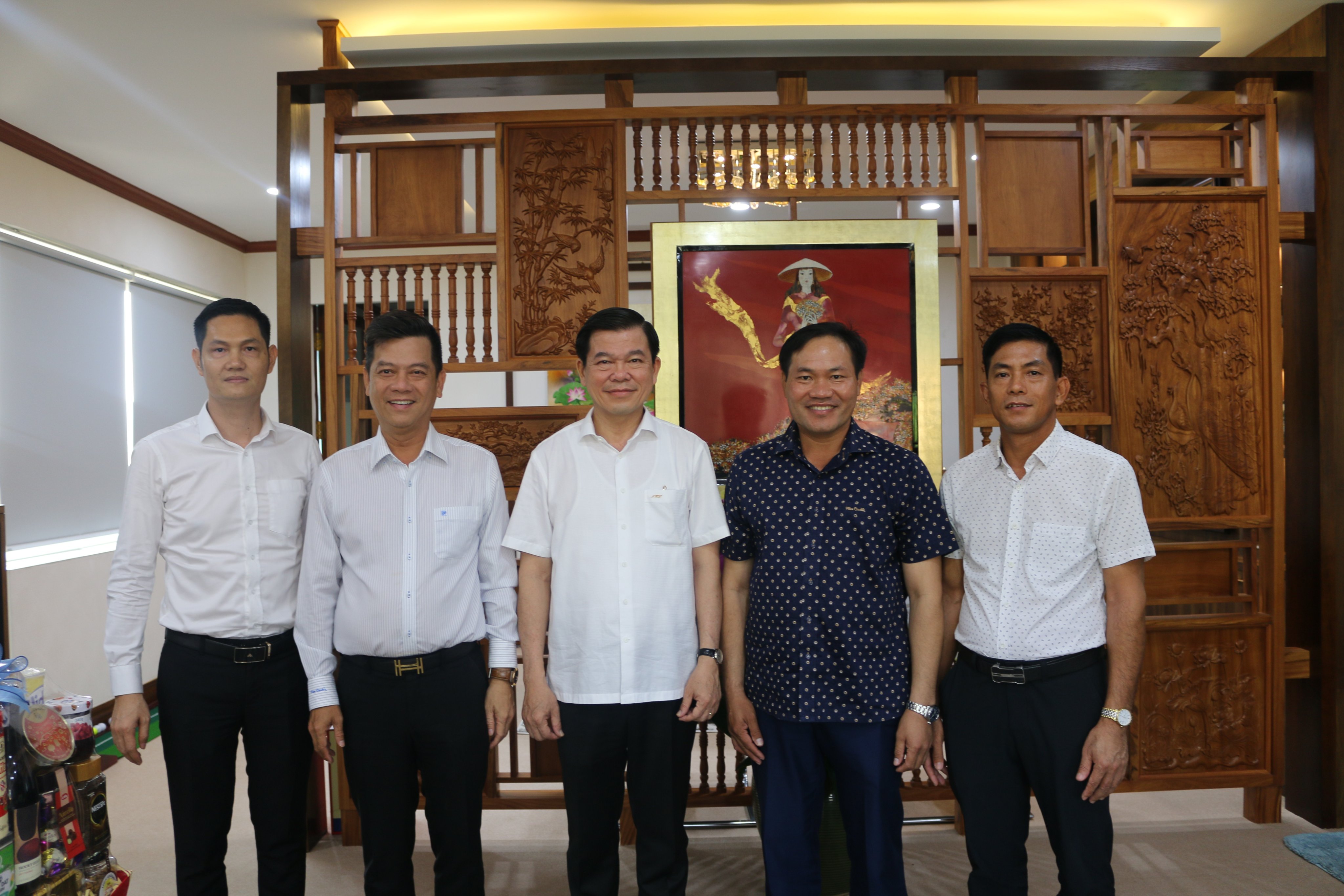 ĐOÀN CÂU LẠC BỘ BẤT ĐỘNG SẢN VIỆT NAM (VREC) VÀ TP. HCM (HREC) CHÚC TẾT QUÝ LÃNH ĐẠO, QUÝ DOANH NHÂN VÀ QUÝ ĐỐI TÁC