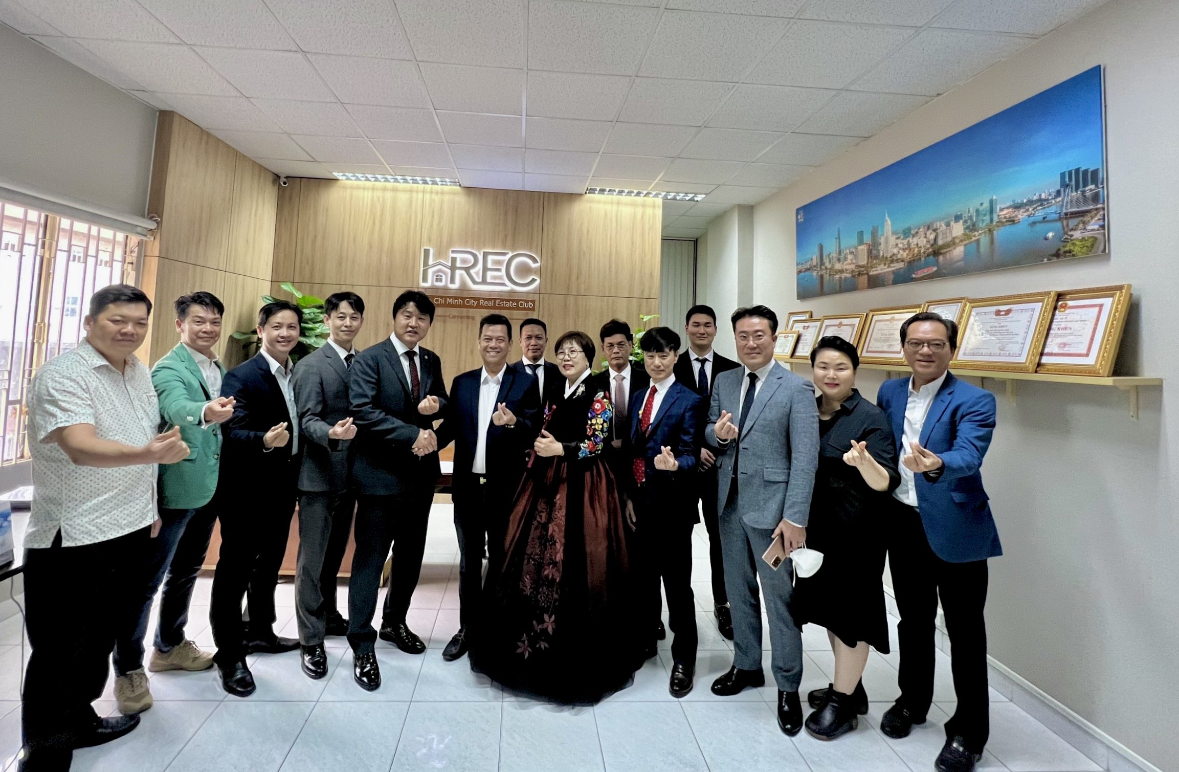 ĐOÀN DOANH NGHIỆP HÀN QUỐC TẠI VIỆT NAM ĐẾN GẶP GỠ, LÀM VIỆC VÀ HỢP TÁC LIÊN KẾT ĐẦU TƯ VỚI BAN HỢP TÁC QUỐC TẾ CỦA CLB BẤT ĐỘNG SẢN VREC & HREC.