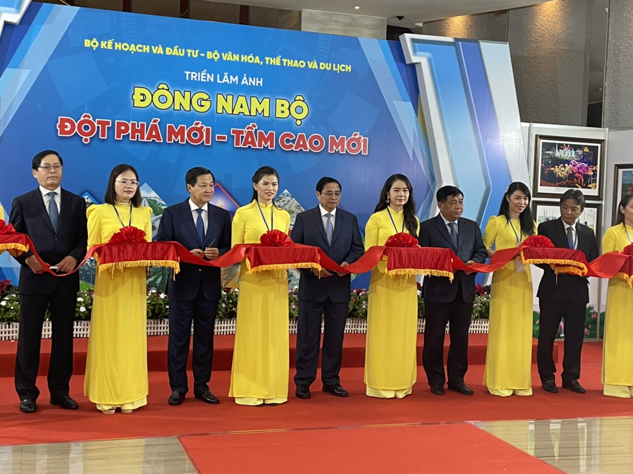 THỦ TƯỚNG CHỦ TRÌ HỘI NGHỊ TRIỂN KHAI HÀNH ĐỘNG THỰC HIỆN NGHỊ QUYẾT CỦA BỘ CHÍNH TRỊ VỀ PHÁT TRIỂN VÙNG ĐÔNG NAM BỘ