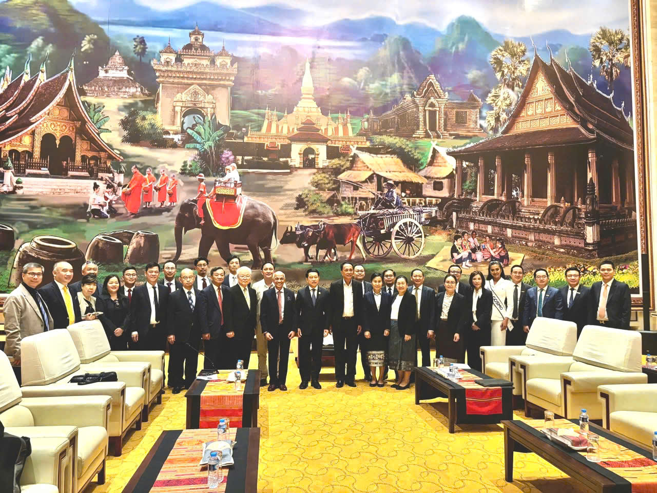 C&acirc;u lạc bộ Bất động sản Việt Nam (VREC) & C&acirc;u lạc bộ Bất động sản TP.HCM (HREC) đ&atilde; vinh dự tham gia &ldquo;TOẠ Đ&Agrave;M CƠ HỘI ĐẦU TƯ KINH DOANH TẠI L&Agrave;O",